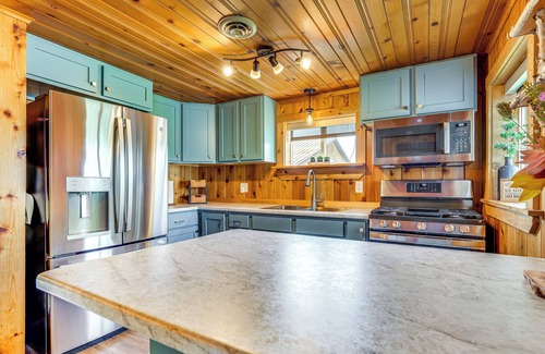 Lodi Cabin | Hike, Fish, Unwind & Relax: Lodi Lake Escape!