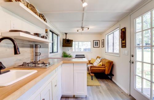 Lithonia House | Hike On-Site Georgia Tiny Home on Farm Retreat