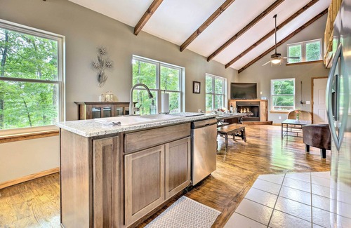 Rogers Cabin | Hike & Zip-Line: Red River Gorge Cabin w/Hot Tub!