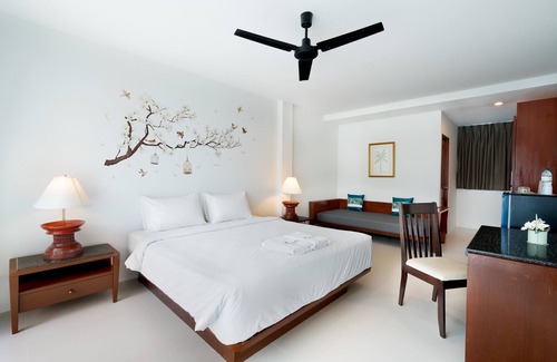 Cherngtalay Hotel | Hill Myna Holiday Park & Cafe