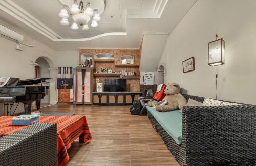 Yuchi House | Hill Side B&B