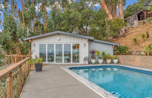 San Anselmo House | Hill Top Spa Retreat in Marin with private hot tub, pool, and panoramic views