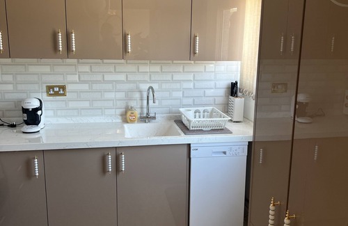 Barnstaple House | Hill View 5 minutes to walk town center