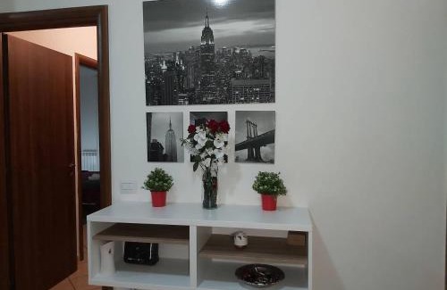 Quartiere XXIX Ponte Mammolo House | Hillary E Vale Room