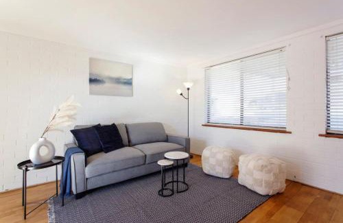 Hillarys Apartment | Hillarys Nook - 5 mins to Hillarys Boat Harbour