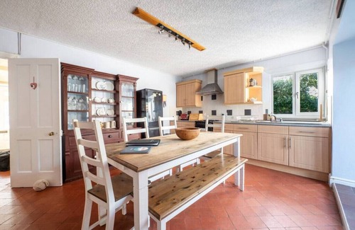 Tenby House | Hillcroft · Cosy Welsh Cottage in St Davids Centre with Garden