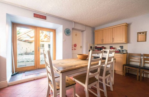 Tenby House | Hillcroft · Cosy Welsh Cottage in St Davids Centre with Garden