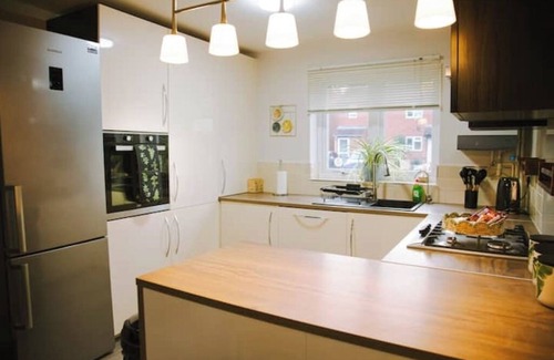 Brunel House | Hillingdon, Uxbridge, London, Sleeps 6, 3 bedrooms