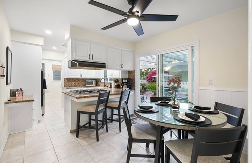 Middletown House | Hills Hideaway by CoastVH - Luxury Midtown 3br