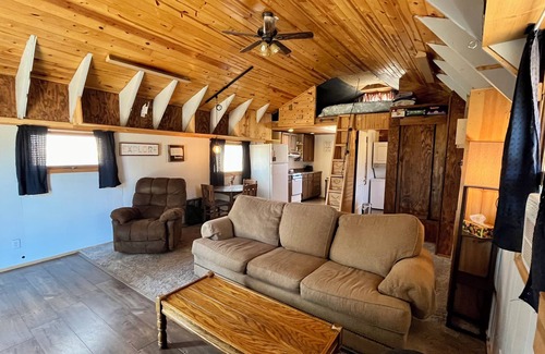 Custer Cabin | Hills Hideaway Tiny Cabin