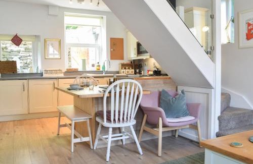 Padfield House | Hillside Cottage