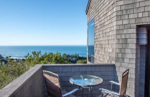 Sea Ranch House | Hillside Family Home for 10 With Panoramic Ocean Views