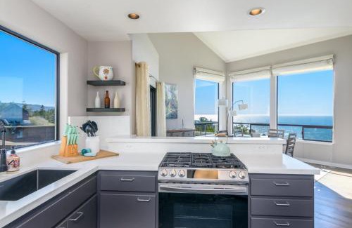 Sea Ranch House | Hillside Family Home for 10 With Panoramic Ocean Views