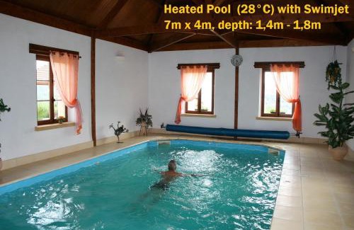 Le Lardin-Saint-Lazare House | Hillside Park Dordogne