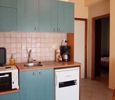 Loutraki Apartment | Hillside View Home