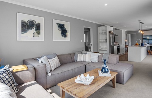 Whiritoa House | Hillside Vista - Whiritoa Beach Holiday Home