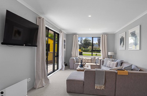 Whiritoa House | Hillside Vista - Whiritoa Beach Holiday Home