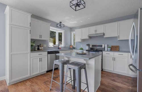 Parkland Beach Apartment | Hilltop Hideaway | Beach | Foosball | Arcade Games