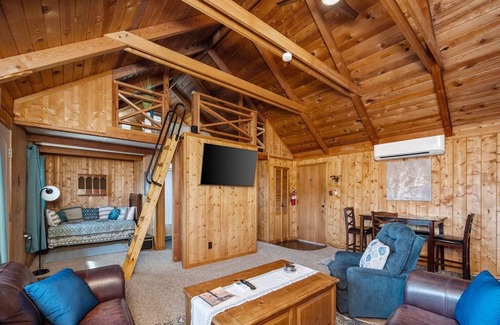 Prescott Cabin | Hilltop Hideaway