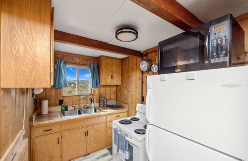 Prescott Cabin | Hilltop Hideaway