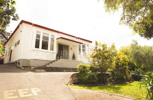 Bluff Hill Villa | Hilltop on Milton