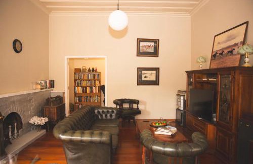 Bluff Hill Villa | Hilltop on Milton