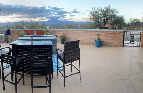 Patagonia Apartment | Hilltop private Casita w/views galore - w/hot tub!