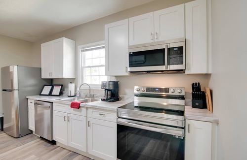 Bowling Green Cottage | Hilltopper Convenience: Modern Duplex Near WKU