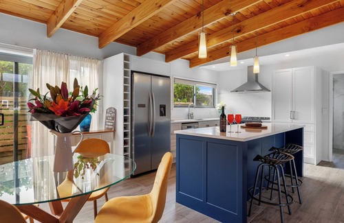 Waihi Beach House | Hillview Delights - Waihi Beach Holiday Home