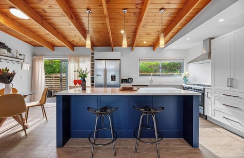 Waihi Beach House | Hillview Delights - Waihi Beach Holiday Home