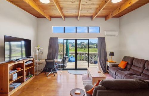 Waihi Beach House | Hillview Delights - Waihi Beach Holiday Home