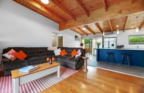 Waihi Beach House | Hillview Delights - Waihi Beach Holiday Home