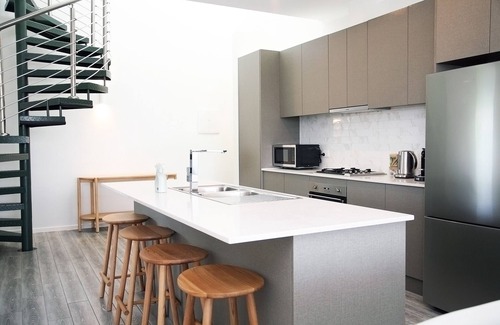 Mile End Apartment | Hilton Executive Apartment