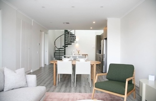 Mile End Apartment | Hilton Executive Apartment