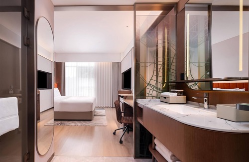 Shihe District Hotel | Hilton Garden Inn Xinyang East Railway Station