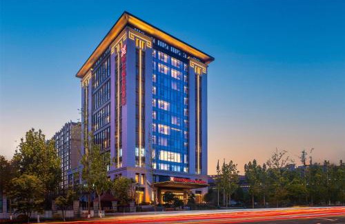 Pingqiao District Hotel | Hilton Garden Inn Xinyang East Railway Station