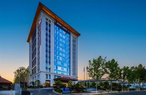 Pingqiao District Hotel | Hilton Garden Inn Xinyang East Railway Station
