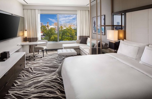 Aventura Hotel | Hilton Miami Aventura