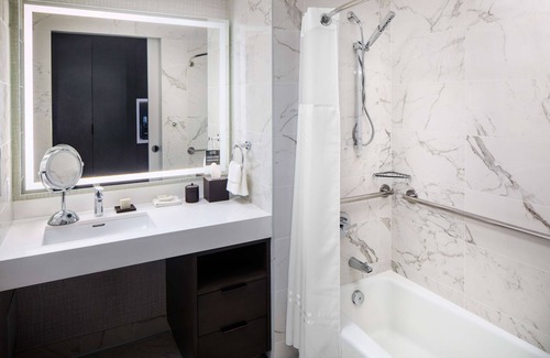 Aventura Hotel | Hilton Miami Aventura