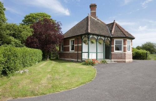 Whaddon Cottage | Hinton Lodge - Quaint Victorian four star cottage in a quiet rural location.