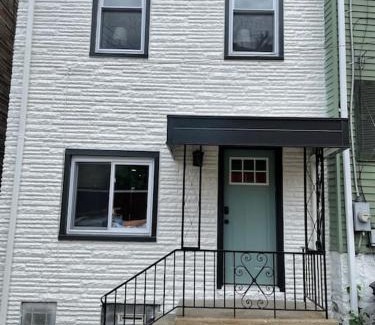 Lawrenceville House | Hip and Bright Lawerenceville 2 Bed Easy Parking