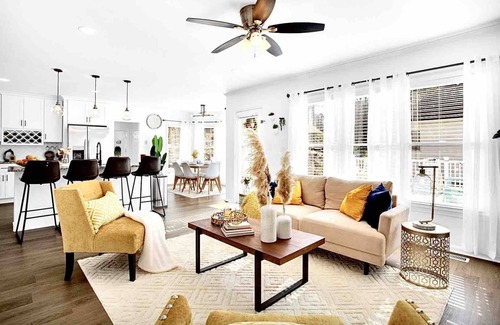 Lawrenceville House | Hip & Cozy Getaway - 5 mins to DT Lawrenceville!