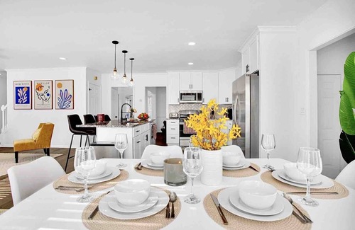 Lawrenceville House | Hip & Cozy Getaway - 5 mins to DT Lawrenceville!