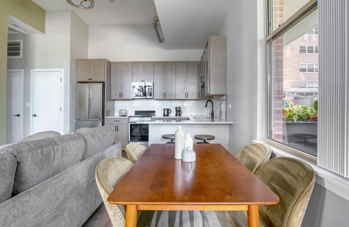 Edgewater Beach Apartment | Hip Edgewater 2BR w/Patio Deck, near Beach & Red Line, by Blueground
