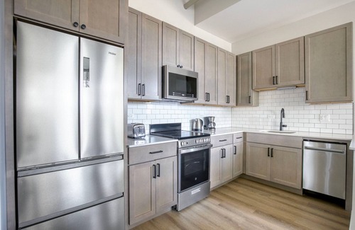 Edgewater Beach Apartment | Hip Edgewater 2BR w/Patio Deck, near Beach & Red Line, by Blueground