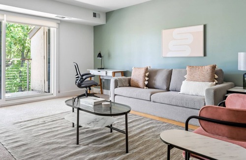 Sharon Heights Apartment | Hip Menlo Park 1BR w/ Pool, W/D & BB Court, near highways, by Blueground