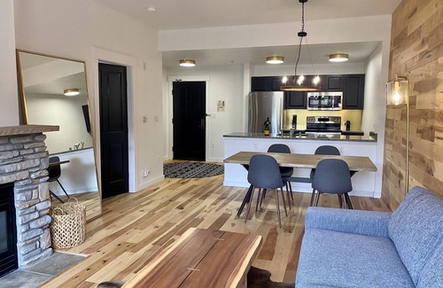 Mammoth Lakes Condo | Hip Modern Cabin in The Village