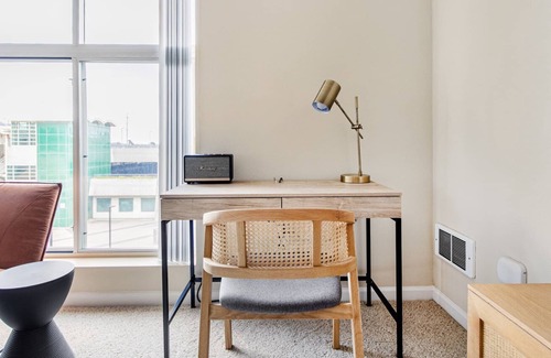 South San Francisco Apartment | Hip South SF 2BR w/ W/D, Gym, Pool, next to BART and TJ, by Blueground