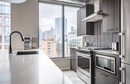West Loop Apartment | Hip West Loop 2BR w/Gym, Pool, near Fulton Market, by Blueground