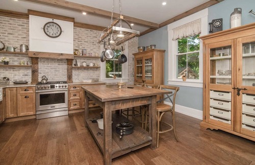 Lexington House | Historic 1850 Towering Italianate Mansion